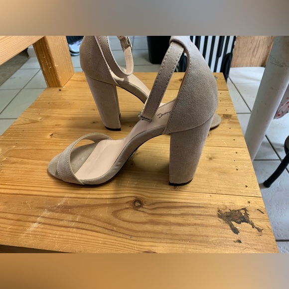 Size 8 Qupid  Cashmere ankle strap block 4” Heels.  In EUC! - Picture 3 of 7